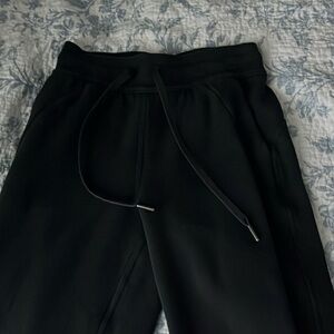 lululemonon scuba joggers in black